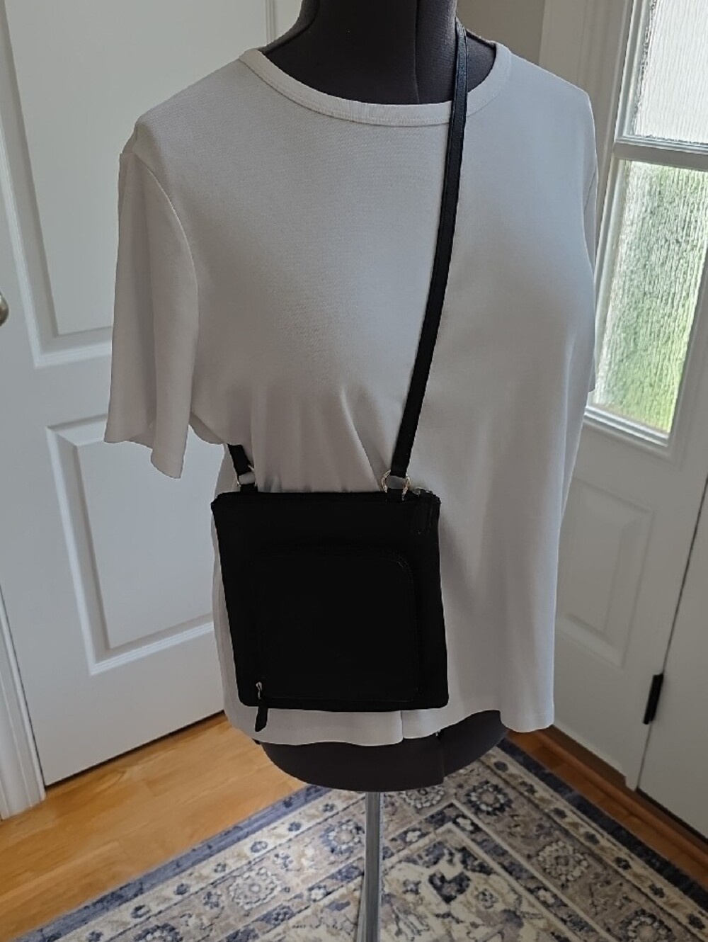 Fossil Vintage Black Leather Travel Friendly Crossbody Bag with Front Zip Pocket - Picture 8 of 8